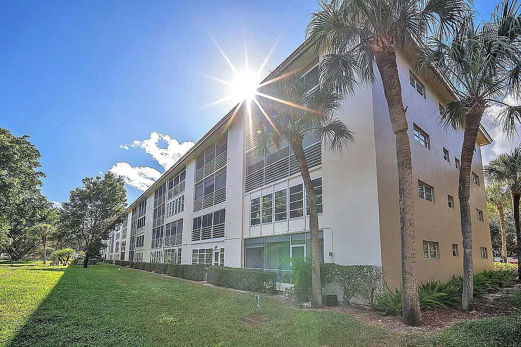 2 Bedroom Apartment For Sale By Owner in Coconut Creek FL 